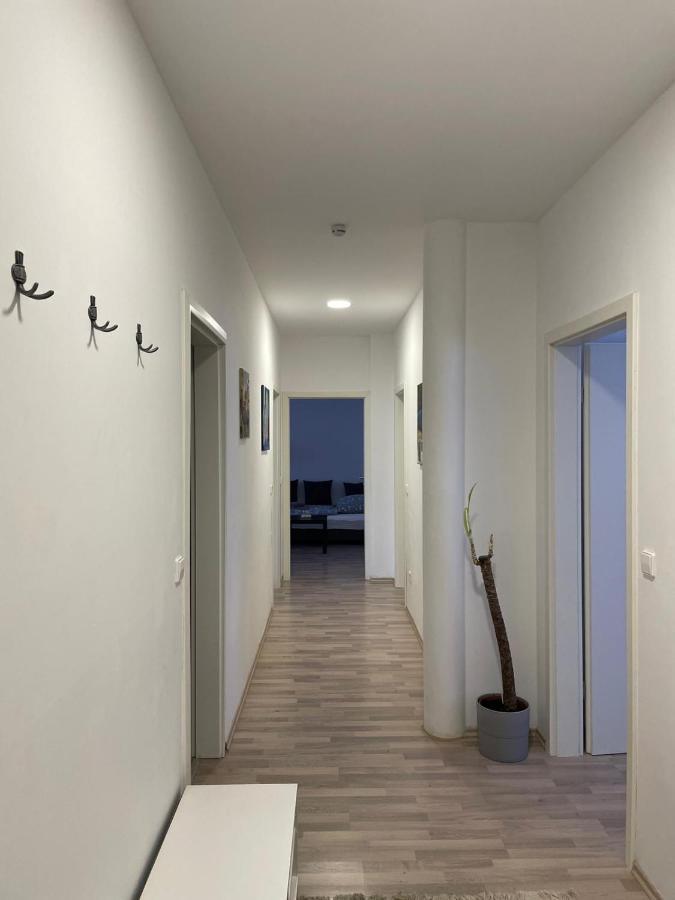 Akh Apartment *